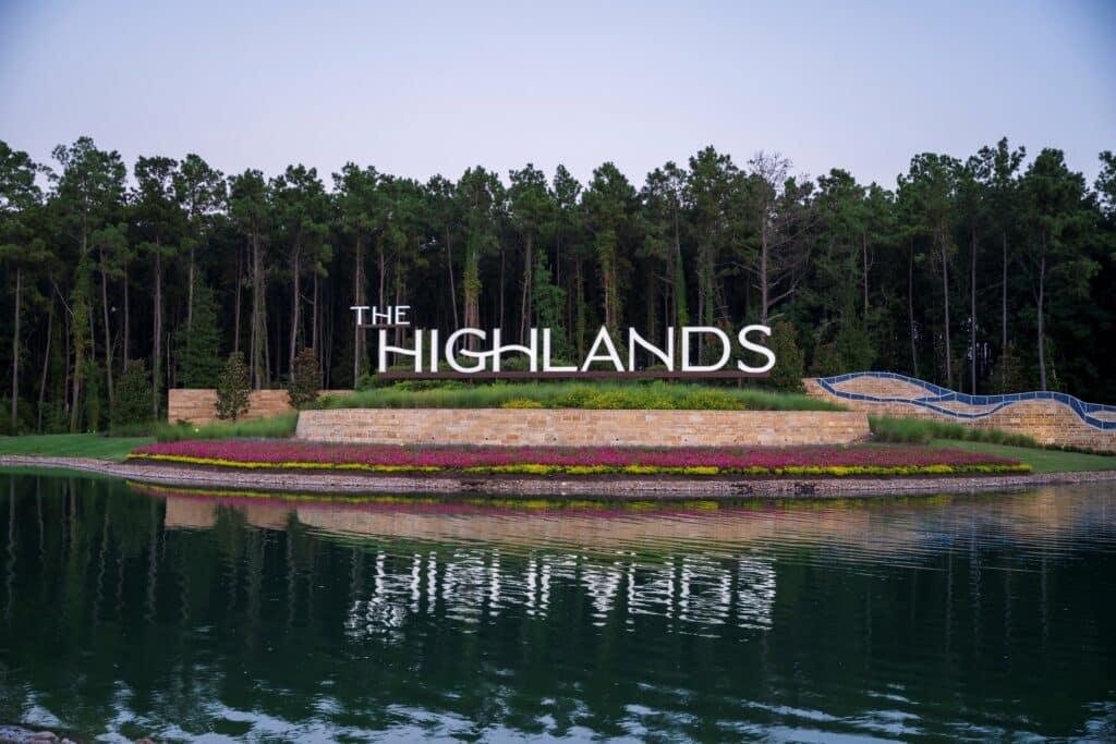 Discover The Natural Difference: Why The Highlands is Unique 1 The Highlands entry monument - why The Highlands is unique